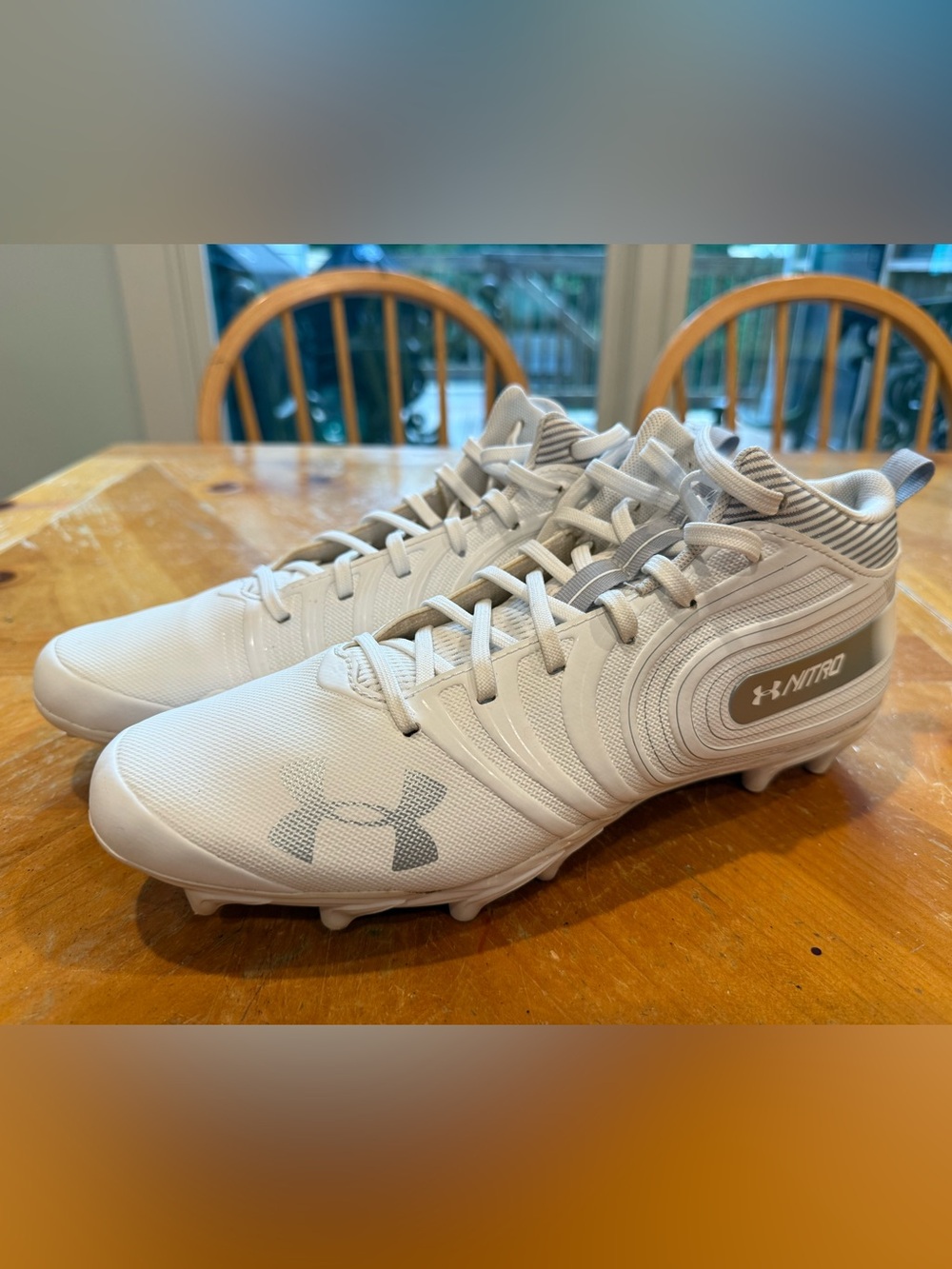 Men’s size 10 Under Armour Nitro cleats mid